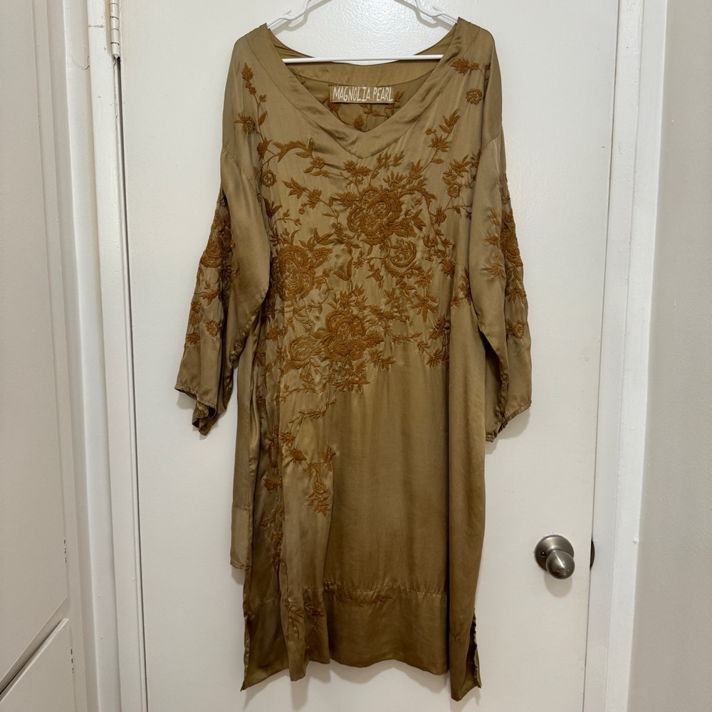 Magnolia Pearl Parnassus Tunic 100% Silk Embroidered Dress
